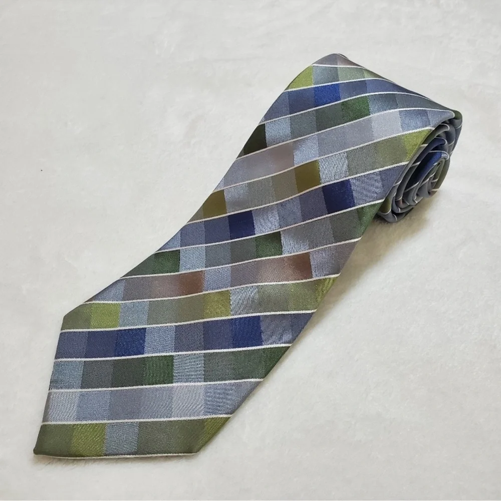 Kenneth Cole Reaction 100% Silk‎ Patterned Tie.